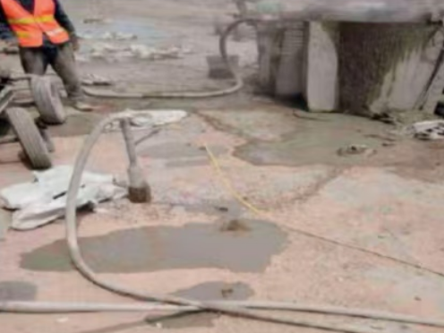 宁津水泥混凝土路面板底注浆技术 路面脱空注浆整治方案